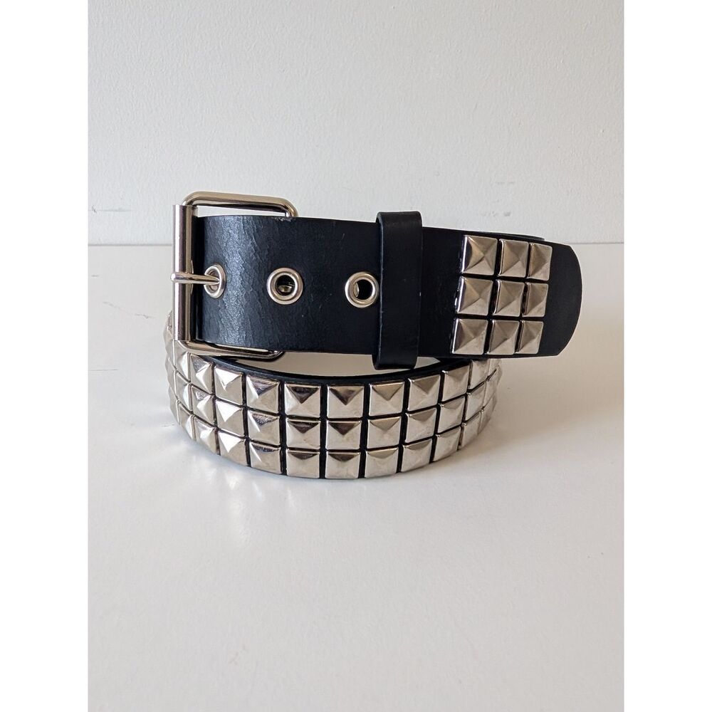 HOT TOPIC Black Triple Pyramid Studded Bonded Leather Belt Sz M 31-32